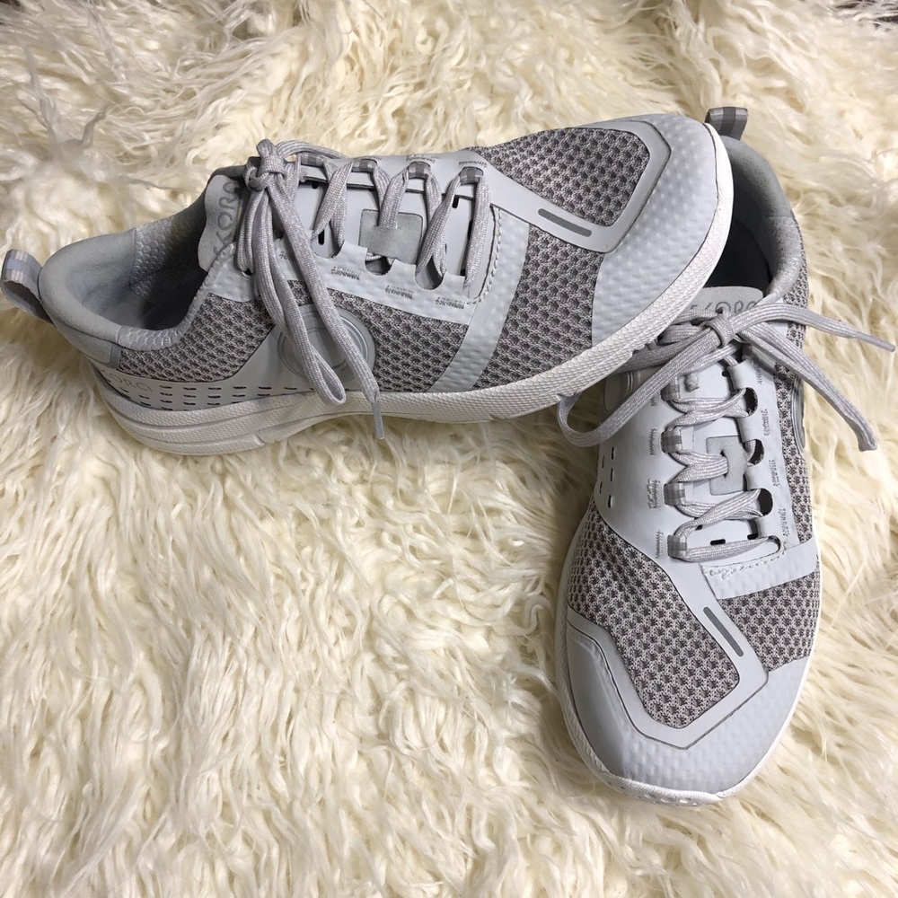 Skora women’s running shoe size 10.5